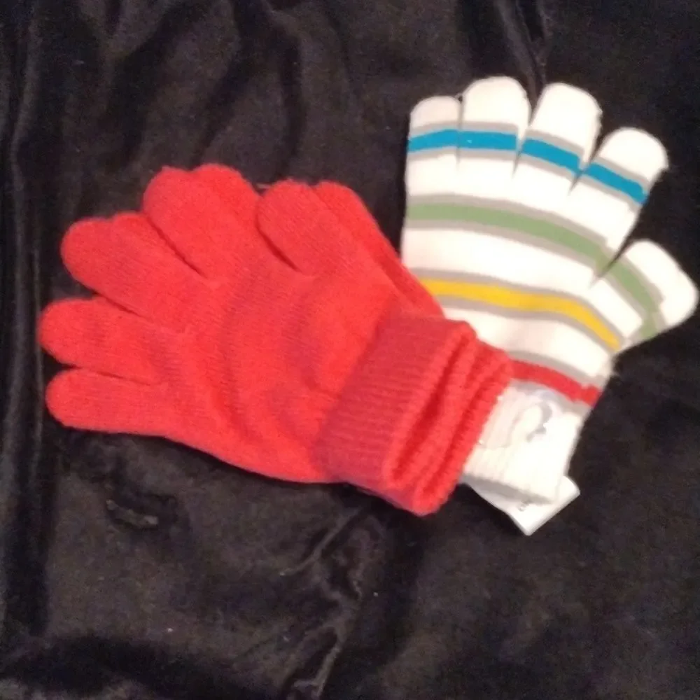2 Pairs of Kids Knitted Gloves